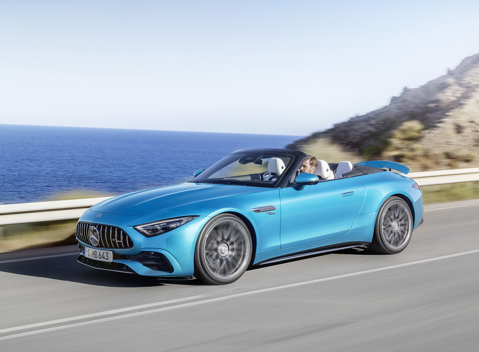 2023 Mercedes-AMG SL 43 (Color: Hyperblue Metallic) Front Three-Quarter Wallpapers #1 of 43