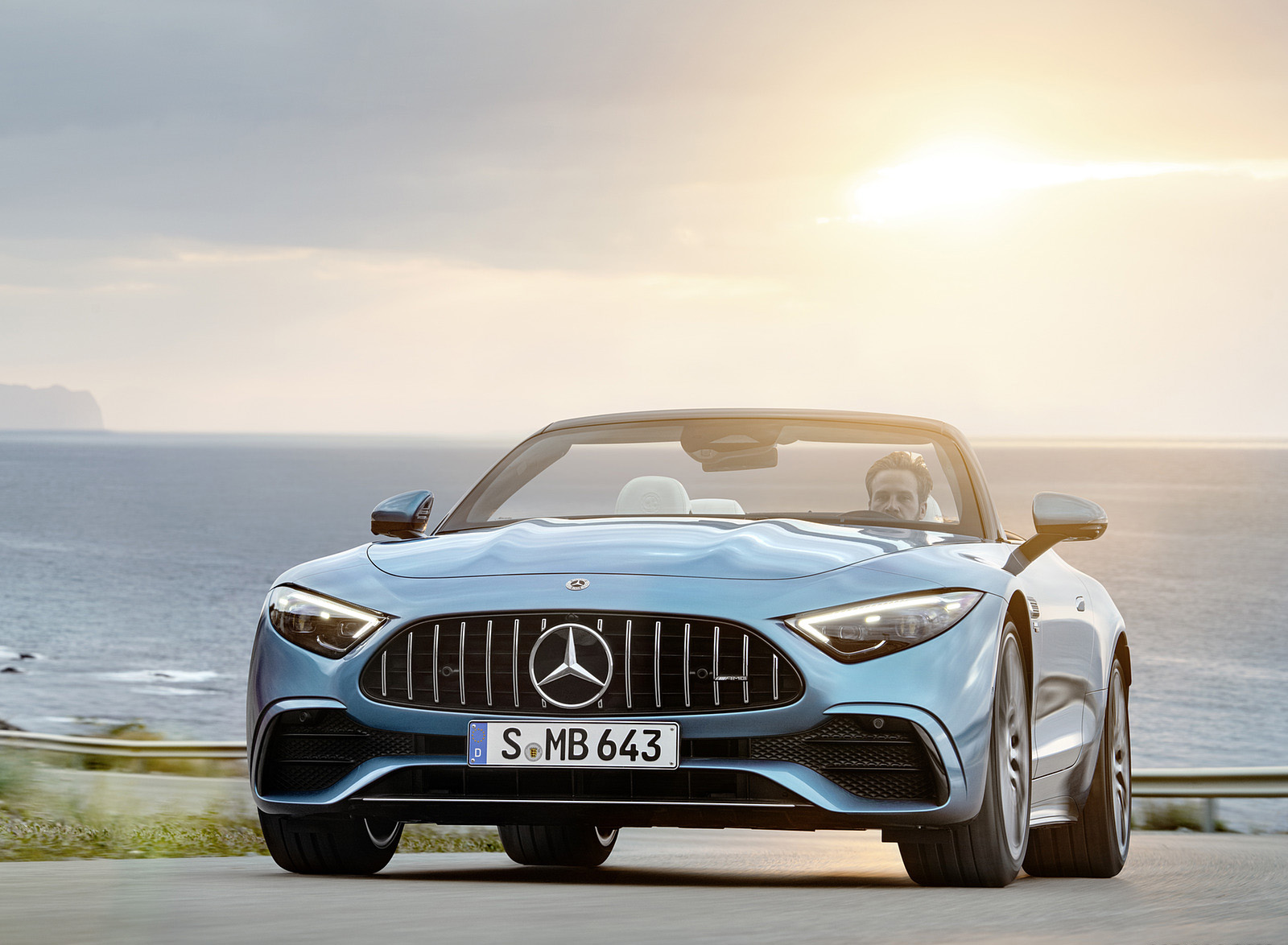 2023 Mercedes-AMG SL 43 (Color: Hyperblue Metallic) Front Wallpapers #13 of 43