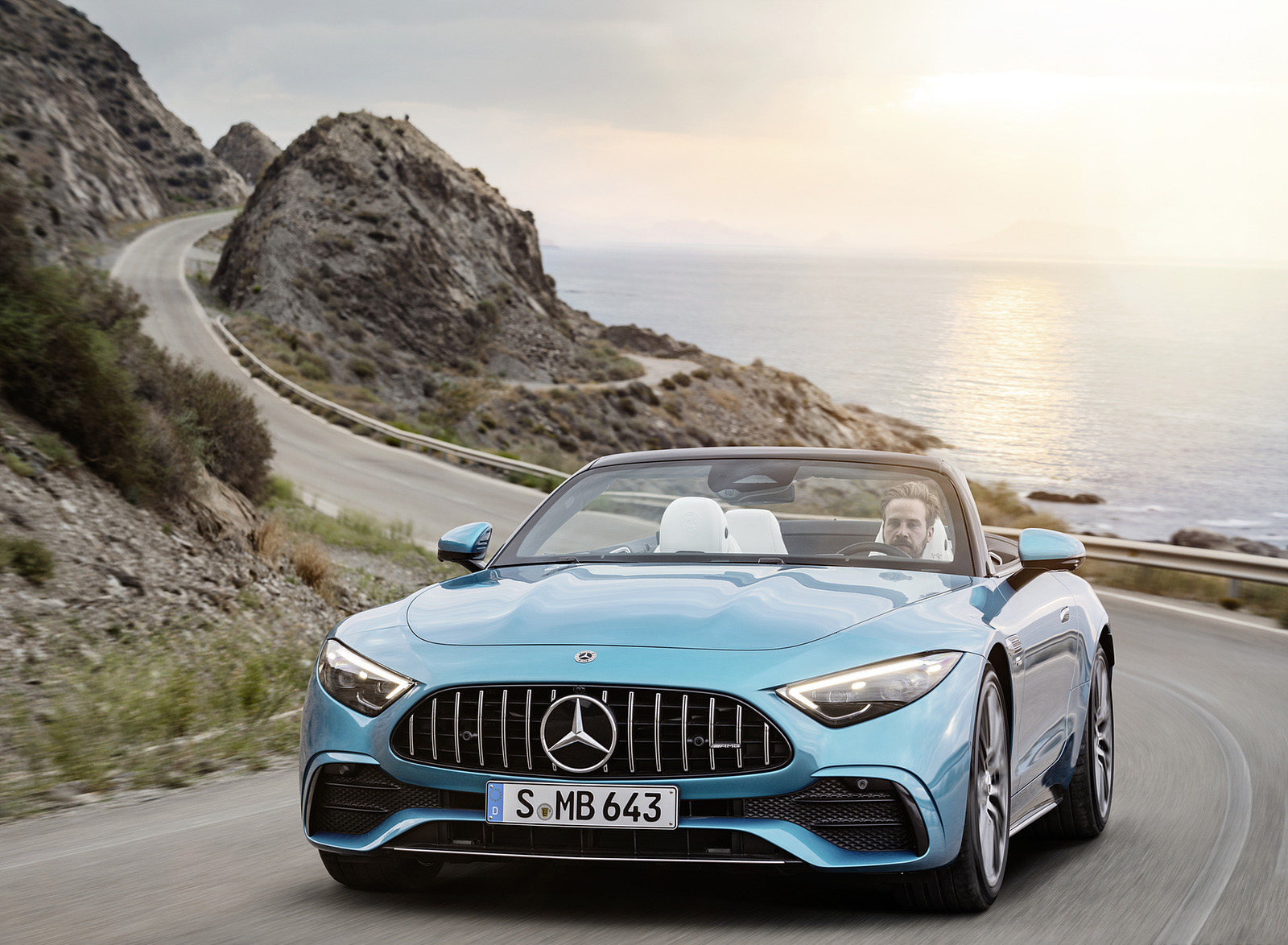 2023 Mercedes-AMG SL 43 (Color: Hyperblue Metallic) Front Wallpapers #14 of 43