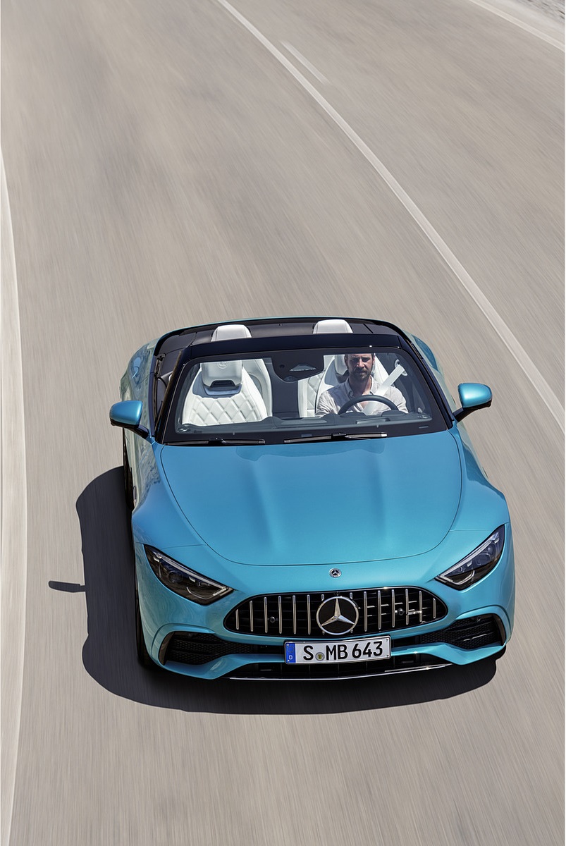 2023 Mercedes-AMG SL 43 (Color: Hyperblue Metallic) Front Wallpapers #16 of 43