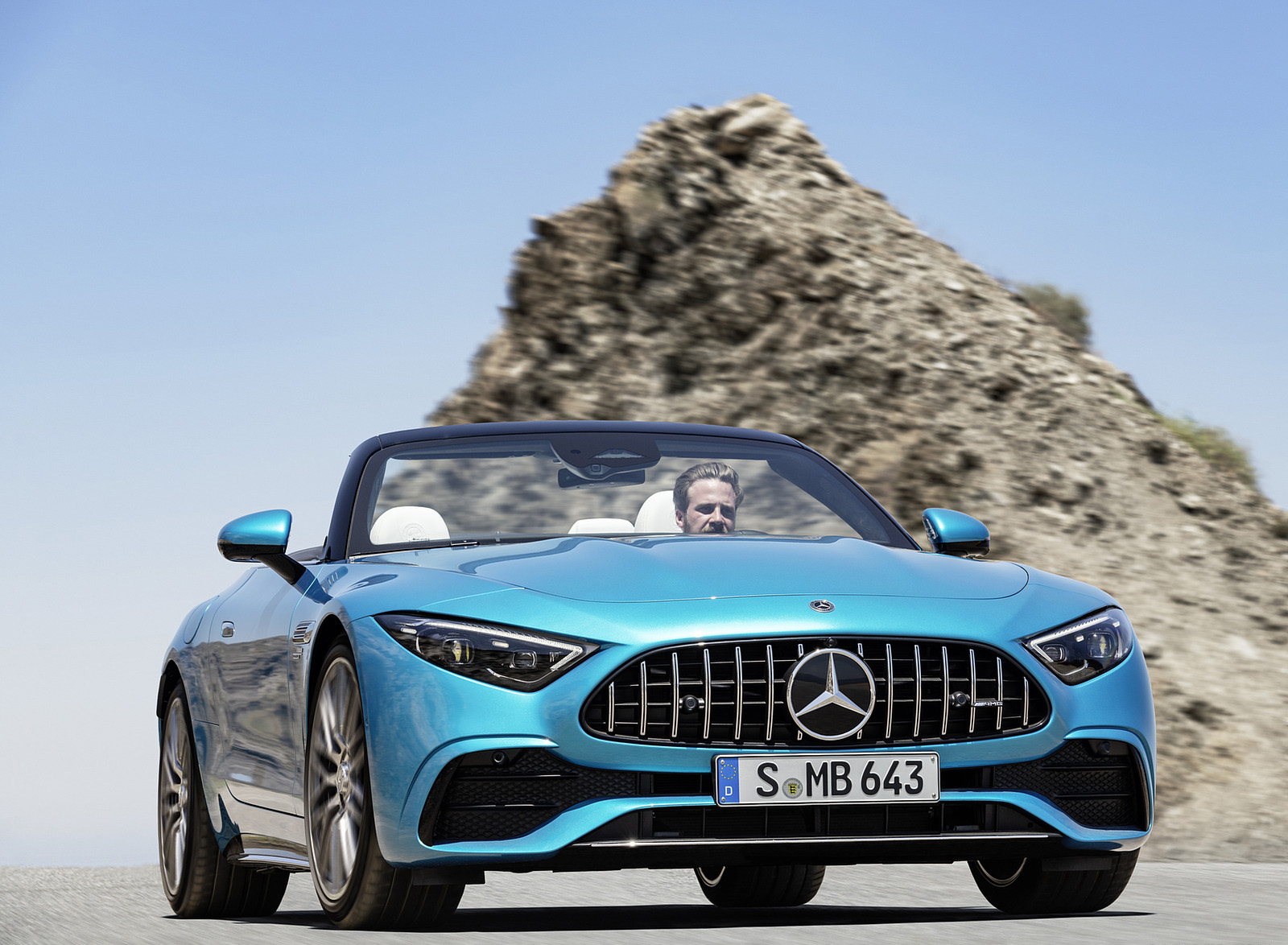 2023 Mercedes-AMG SL 43 (Color: Hyperblue Metallic) Front Wallpapers #7 of 43