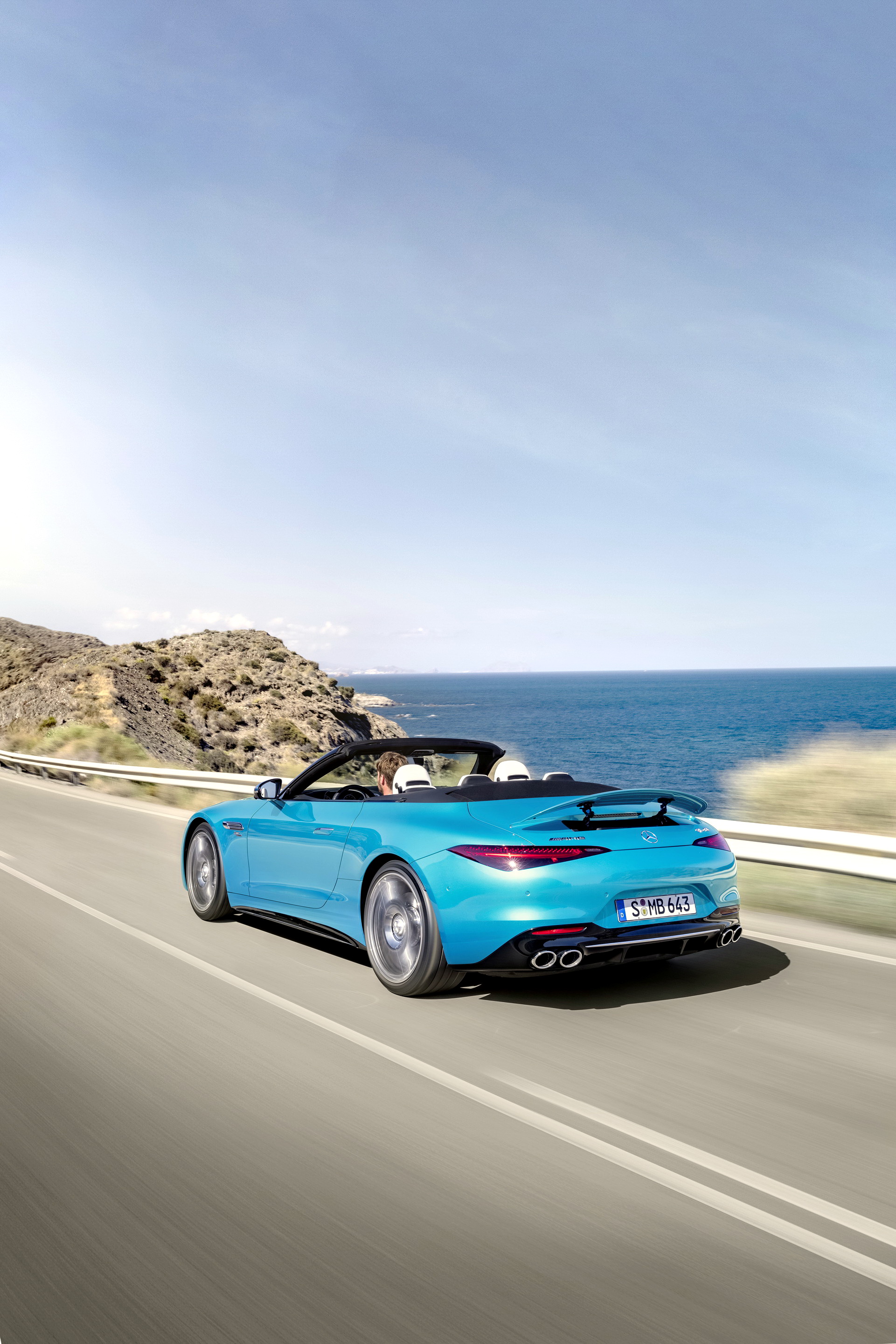 2023 Mercedes-AMG SL 43 (Color: Hyperblue Metallic) Rear Three-Quarter Wallpapers #8 of 43