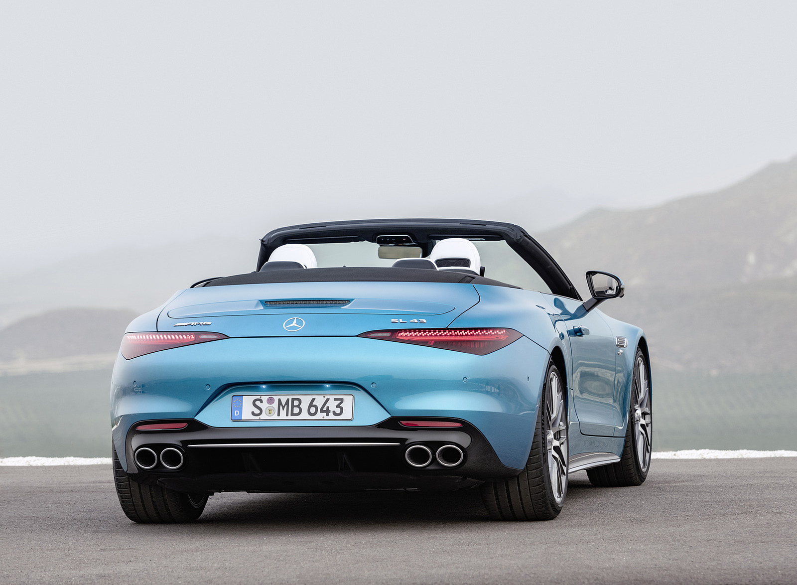 2023 Mercedes-AMG SL 43 (Color: Hyperblue Metallic) Rear Wallpapers #27 of 43