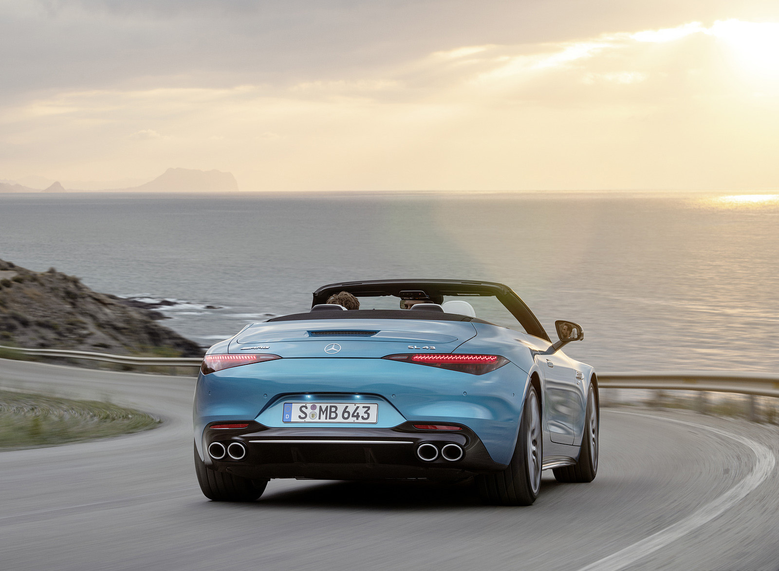 2023 Mercedes-AMG SL 43 (Color: Hyperblue Metallic) Rear Wallpapers #15 of 43