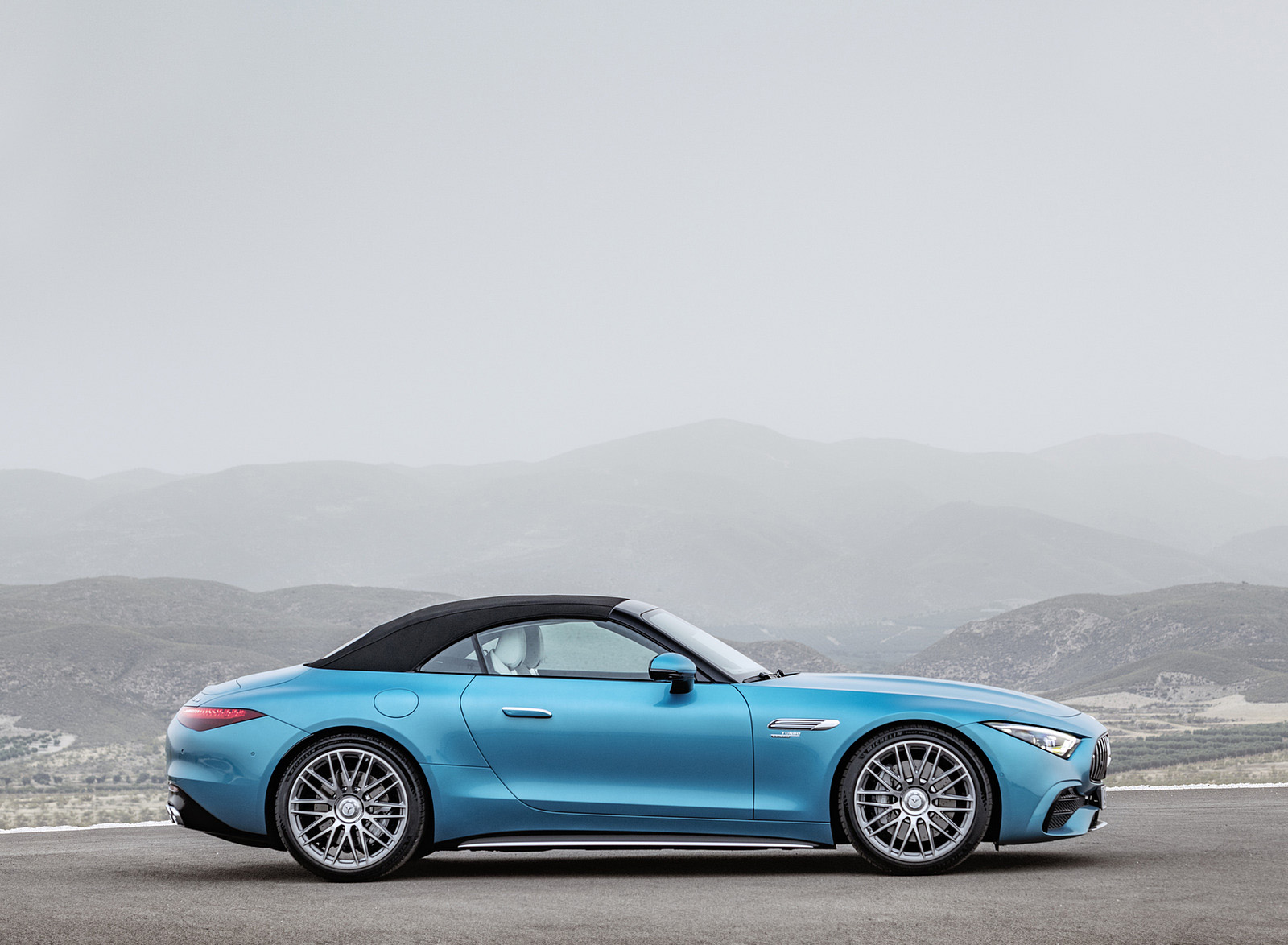 2023 Mercedes-AMG SL 43 (Color: Hyperblue Metallic) Side Wallpapers #20 of 43