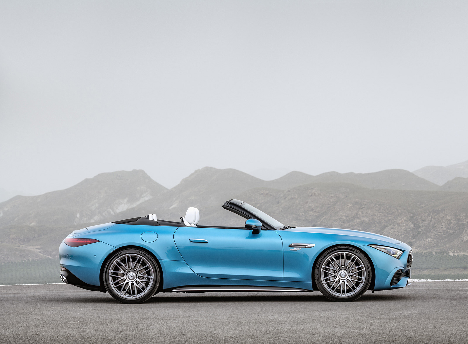 2023 Mercedes-AMG SL 43 (Color: Hyperblue Metallic) Side Wallpapers #21 of 43