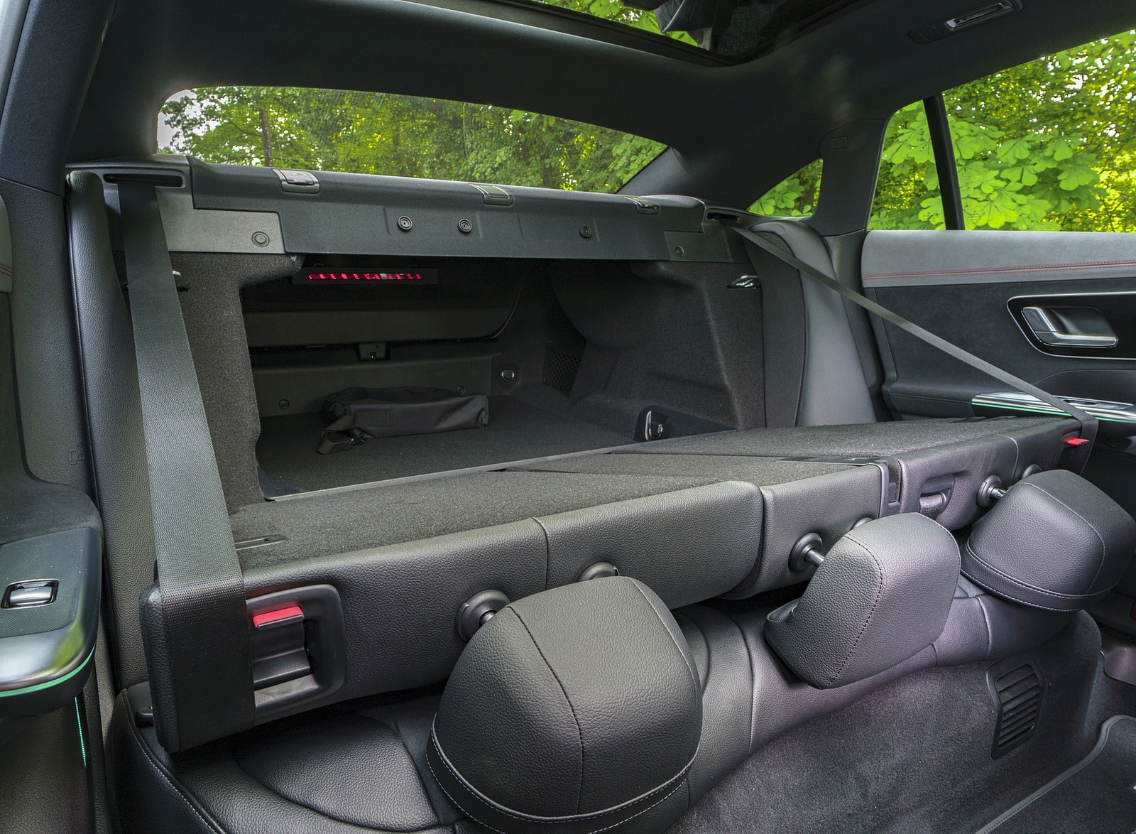 2023 Mercedes-Benz EQE 350+ (UK-Spec) Interior Rear Seats Wallpapers #53 of 96