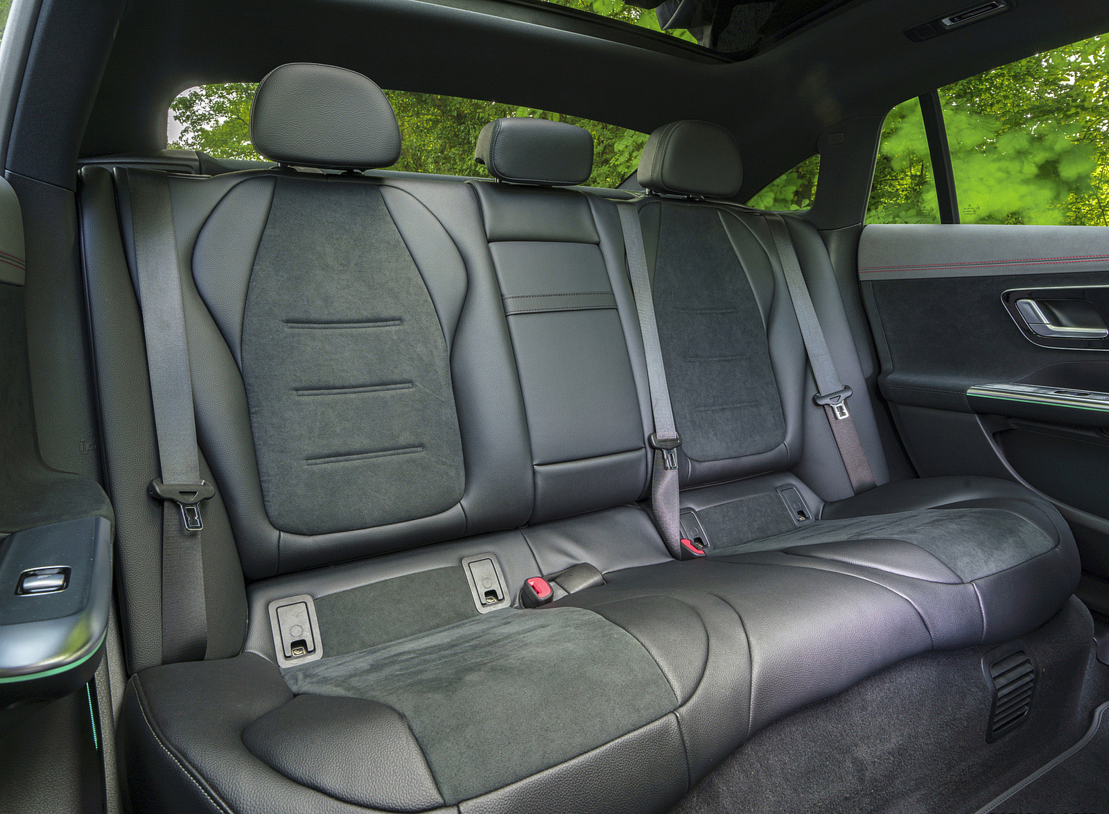 2023 Mercedes-Benz EQE 350+ (UK-Spec) Interior Rear Seats Wallpapers #52 of 96