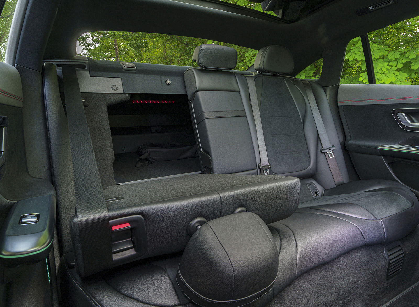 2023 Mercedes-Benz EQE 350+ (UK-Spec) Interior Rear Seats Wallpapers #51 of 96