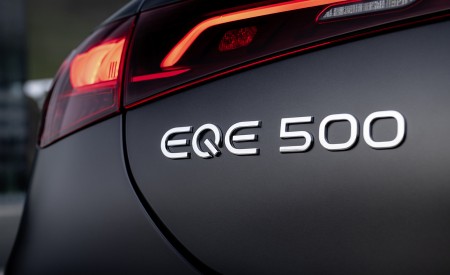 2023 Mercedes-Benz EQE 500 4MATIC (Color: Graphite Gray Magno) Badge Wallpapers 450x275 (33)
