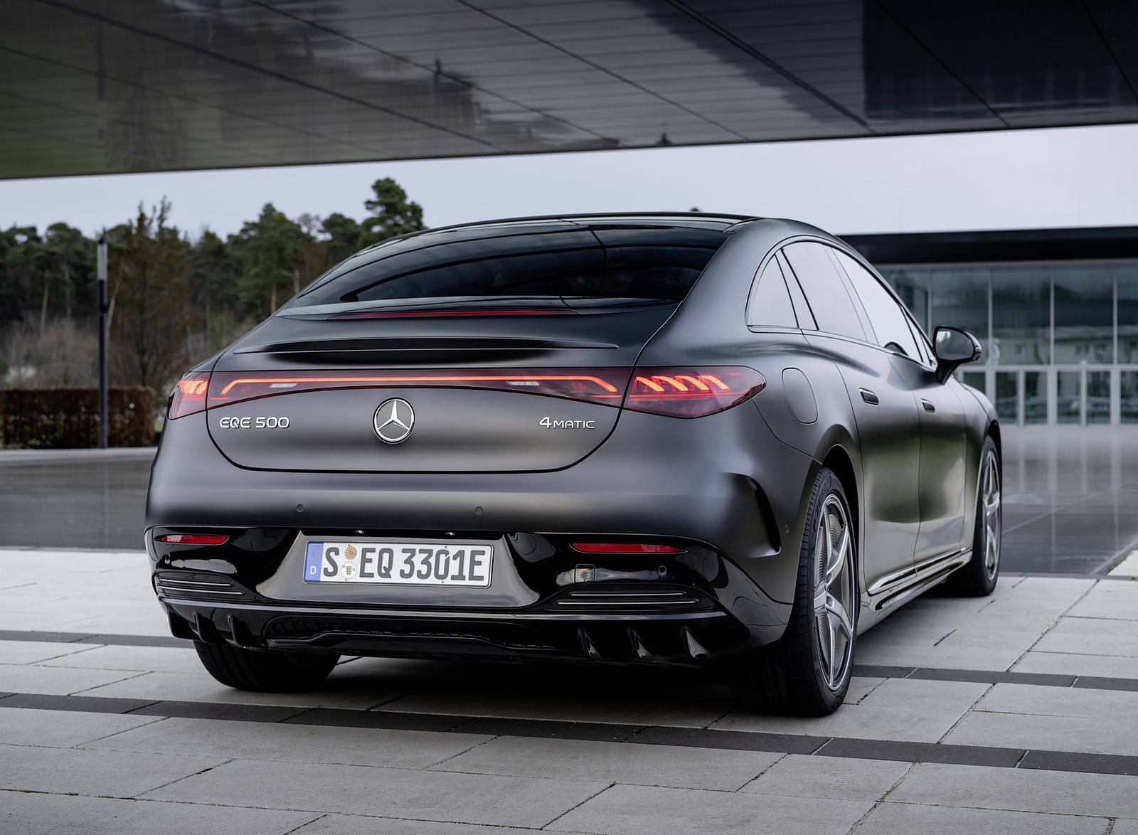 2023 Mercedes-Benz EQE 500 4MATIC (Color: Graphite Gray Magno) Rear Wallpapers #26 of 56