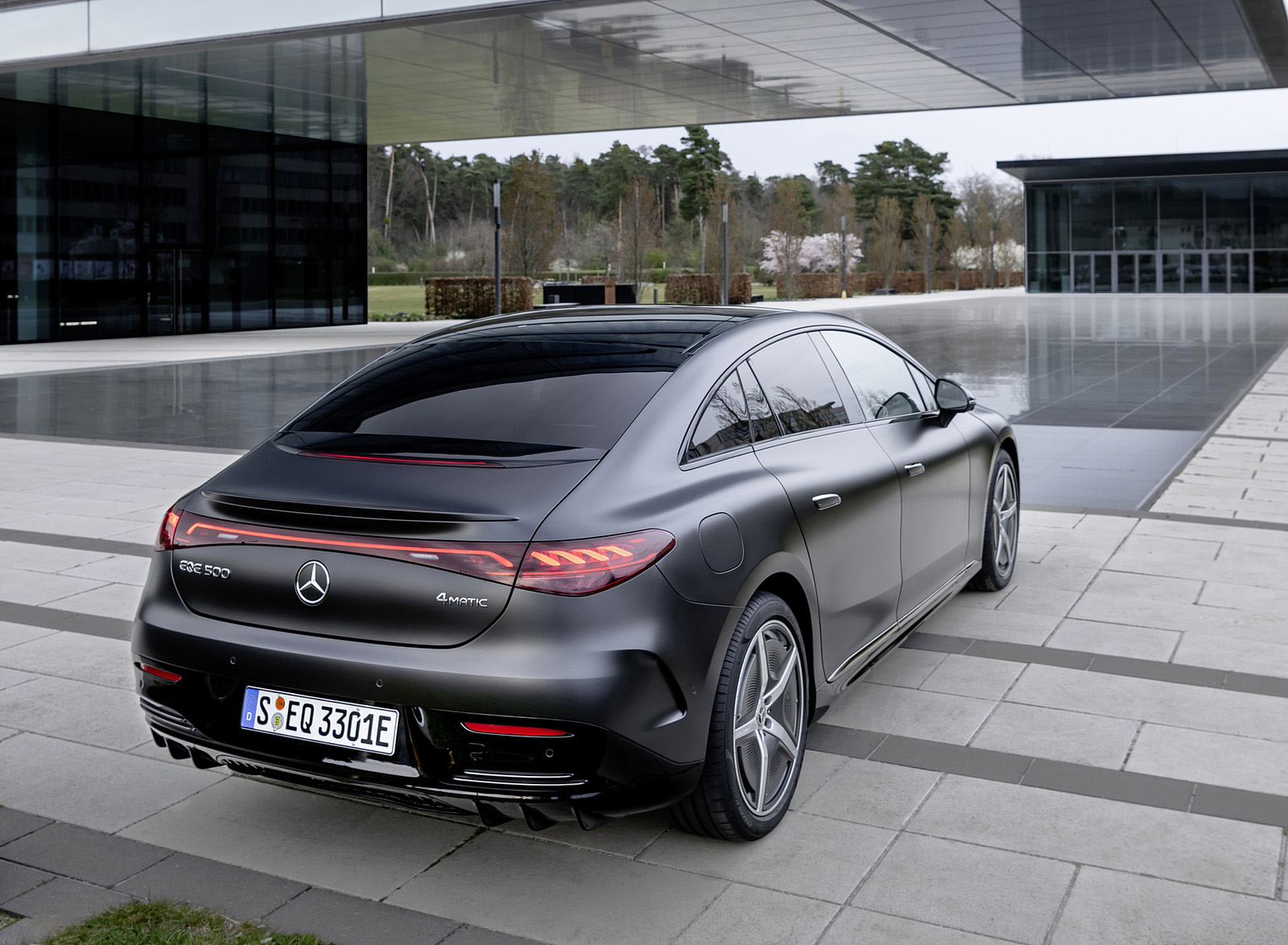 2023 Mercedes-Benz EQE 500 4MATIC (Color: Graphite Gray Magno) Rear Wallpapers #27 of 56