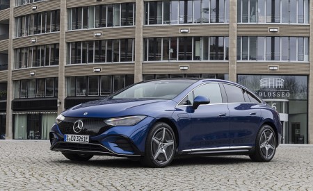 2023 Mercedes-Benz EQE 500 AMG Line 4MATIC (Color: Spectral Blue) Front Three-Quarter Wallpapers 450x275 (10)