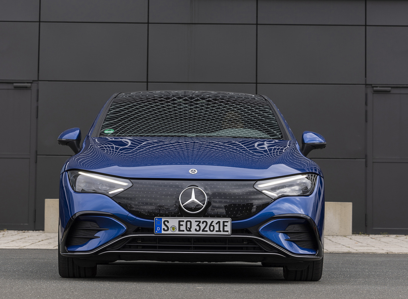 2023 Mercedes-Benz EQE 500 AMG Line 4MATIC (Color: Spectral Blue) Front Wallpapers #14 of 56