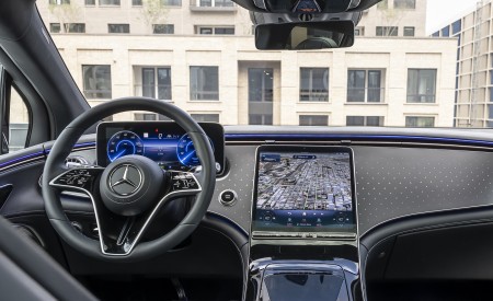 2023 Mercedes-Benz EQS SUV 450+ (Color: Diamond White Bright) Interior Cockpit Wallpapers 450x275 (172)