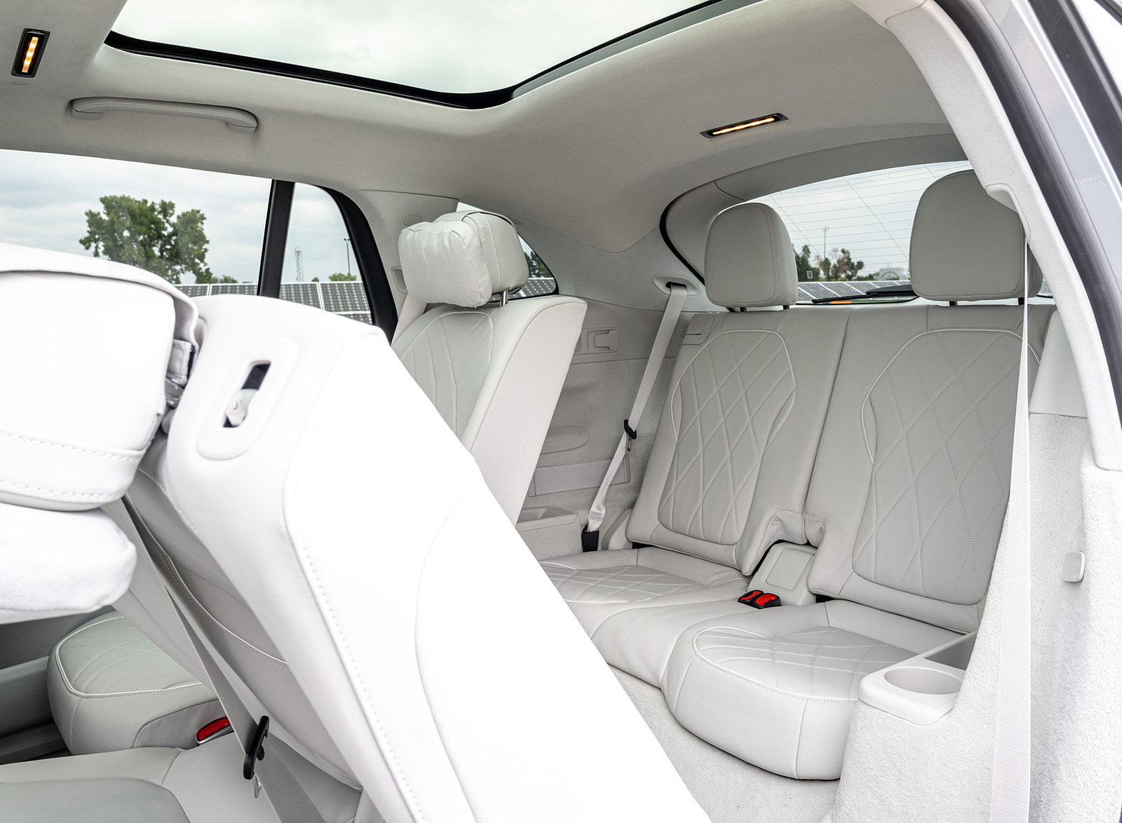 2023 Mercedes-Benz EQS SUV 580 4MATIC AMG Line (Color: Alpine Grey) Interior Third Row Seats Wallpapers #130 of 212