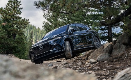 2023 Mercedes-Benz EQS SUV 580 4MATIC AMG Line (Color: Obsidian Black) Off-Road Wallpapers 450x275 (193)