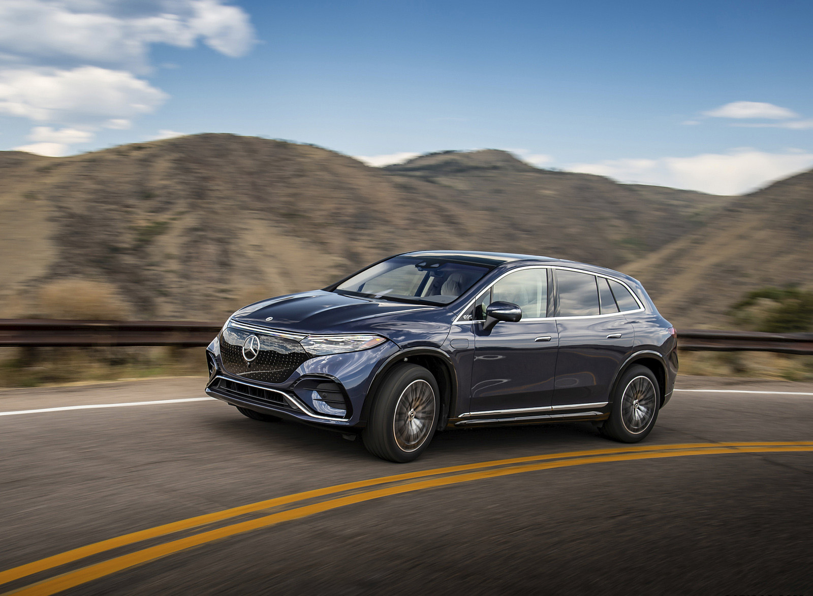 2023 Mercedes-Benz EQS SUV 580 4MATIC AMG Line (Color: Sodalite Blue) Front Three-Quarter Wallpapers #175 of 212