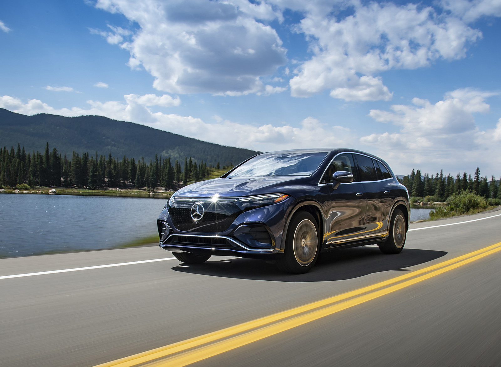 2023 Mercedes-Benz EQS SUV 580 4MATIC AMG Line (Color: Sodalite Blue) Front Three-Quarter Wallpapers #173 of 212