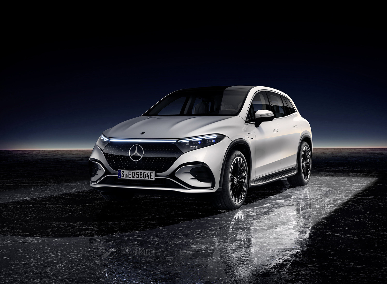 2023 Mercedes-Benz EQS SUV AMG Line (Color: Diamond White) Front Three-Quarter Wallpapers #69 of 212