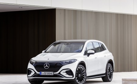 2023 Mercedes-Benz EQS SUV AMG Line (Color: Diamond White) Front Three-Quarter Wallpapers 450x275 (49)