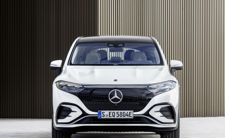 2023 Mercedes-Benz EQS SUV AMG Line (Color: Diamond White) Front Wallpapers 450x275 (50)