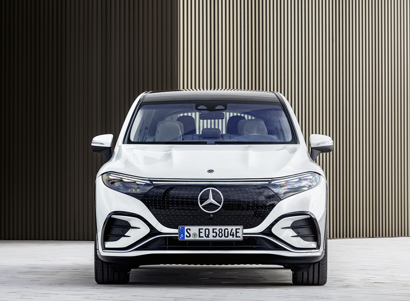 2023 Mercedes-Benz EQS SUV AMG Line (Color: Diamond White) Front Wallpapers #50 of 212