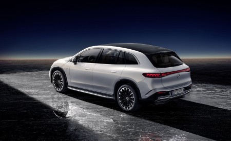 2023 Mercedes-Benz EQS SUV AMG Line (Color: Diamond White) Rear Three-Quarter Wallpapers 450x275 (73)