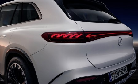 2023 Mercedes-Benz EQS SUV AMG Line (Color: Diamond White) Tail Light Wallpapers 450x275 (82)