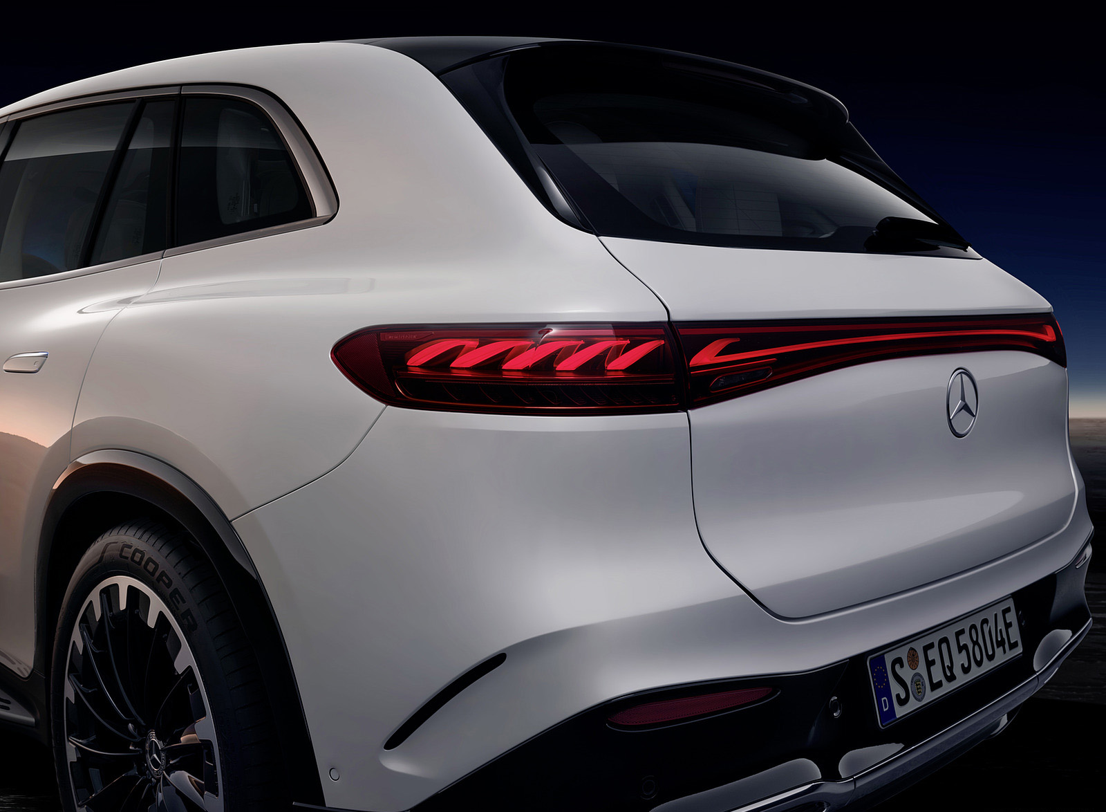 2023 Mercedes-Benz EQS SUV AMG Line (Color: Diamond White) Tail Light Wallpapers #82 of 212