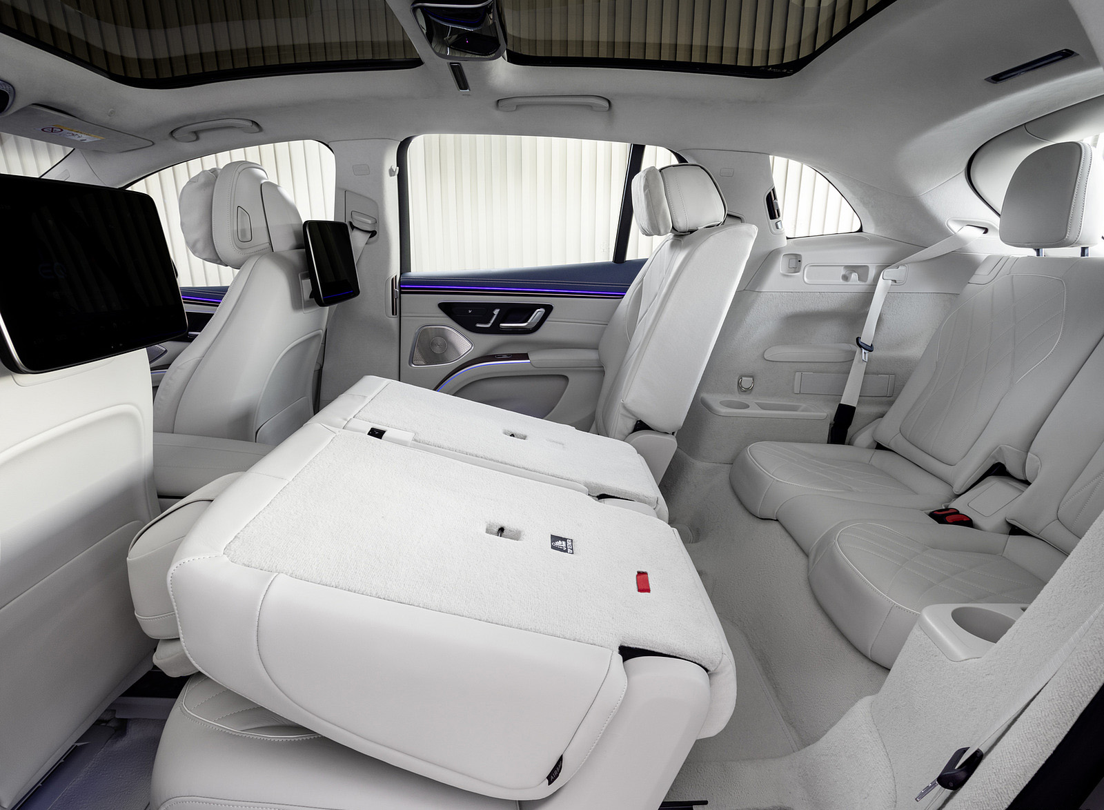 2023 Mercedes-Benz EQS SUV Interior Third Row Seats Wallpapers #59 of 212