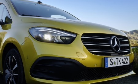 2023 Mercedes-Benz T-Class (Color: Limonite Yellow Metallic) Headlight Wallpapers 450x275 (8)