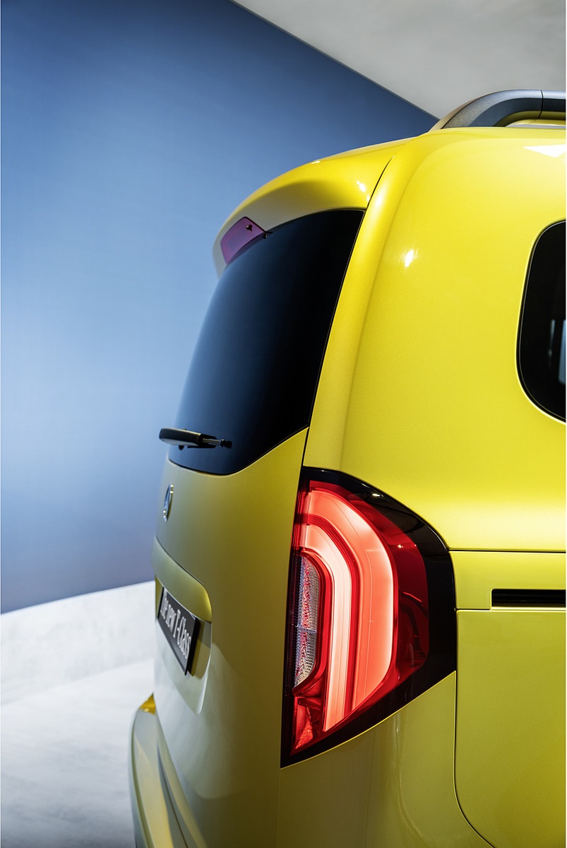 2023 Mercedes-Benz T-Class (Color: Limonite Yellow Metallic) Tail Light Wallpapers #53 of 73