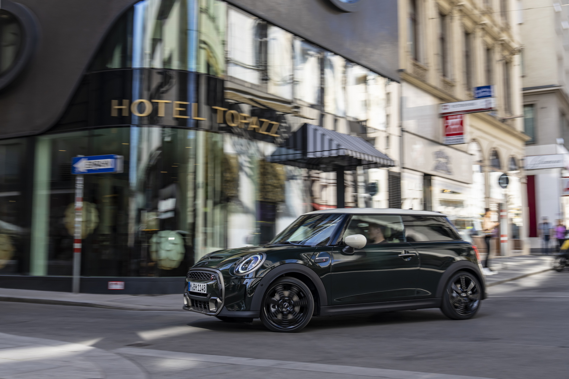 2023 Mini Cooper S Resolute Edition Front Three-Quarter Wallpapers (7)