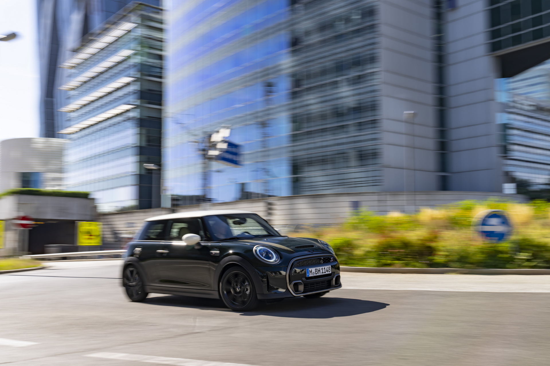 2023 Mini Cooper S Resolute Edition Front Three-Quarter Wallpapers  (8)