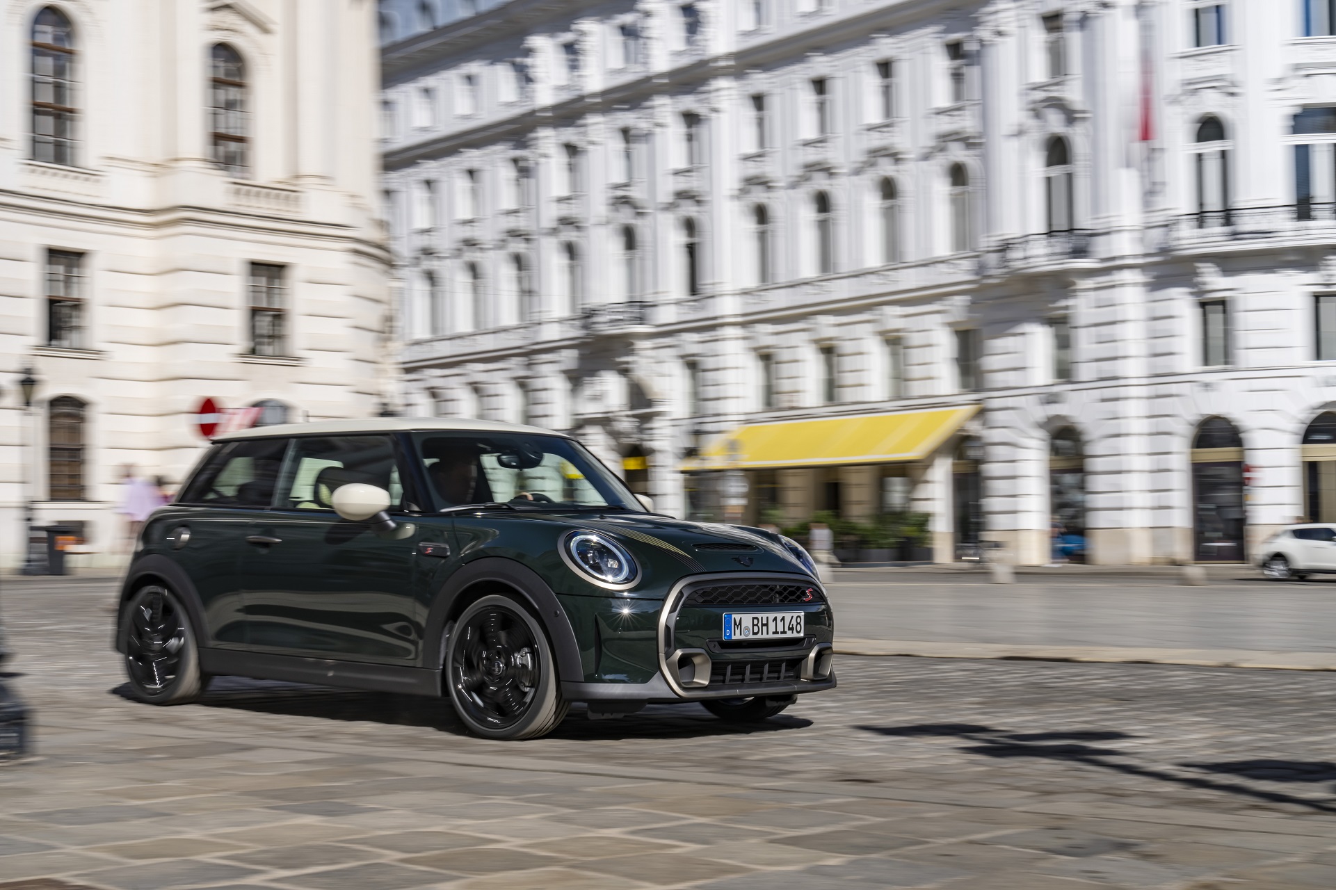 2023 Mini Cooper S Resolute Edition Front Three-Quarter Wallpapers (2)