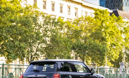 2023 Mini Cooper S Resolute Edition Rear Three-Quarter Wallpapers 450x275 (25)