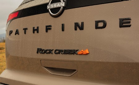 2023 Nissan Pathfinder Rock Creek Badge Wallpapers  450x275 (19)