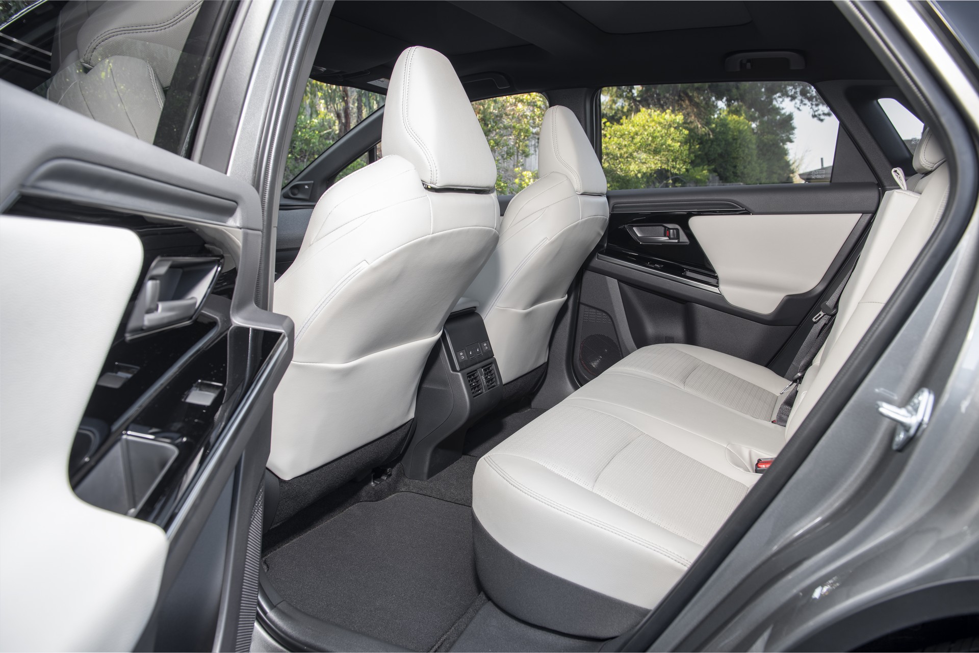 2023 Toyota bZ4X Limited AWD (Color: Heavy Metal) Interior Rear Seats Wallpapers #222 of 226