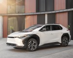 2023 Toyota bZ4X XLE FWD (Color: Wind Chill Pearl) Front Three-Quarter Wallpapers 150x120 (55)
