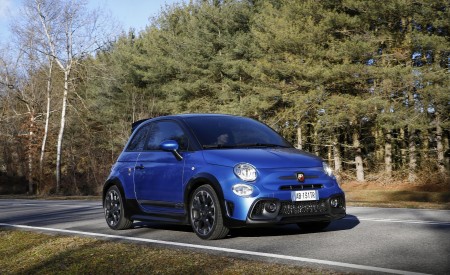 2022 Abarth 695 Tributo 131 Rally Front Three-Quarter Wallpapers 450x275 (13)