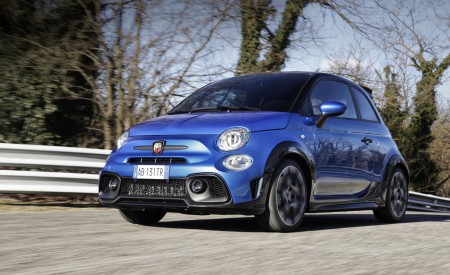 2022 Abarth 695 Tributo 131 Rally Front Three-Quarter Wallpapers 450x275 (3)