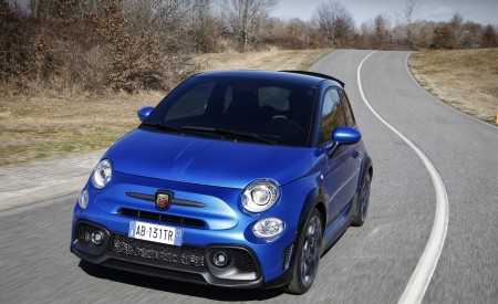 2022 Abarth 695 Tributo 131 Rally Front Three-Quarter Wallpapers 450x275 (7)
