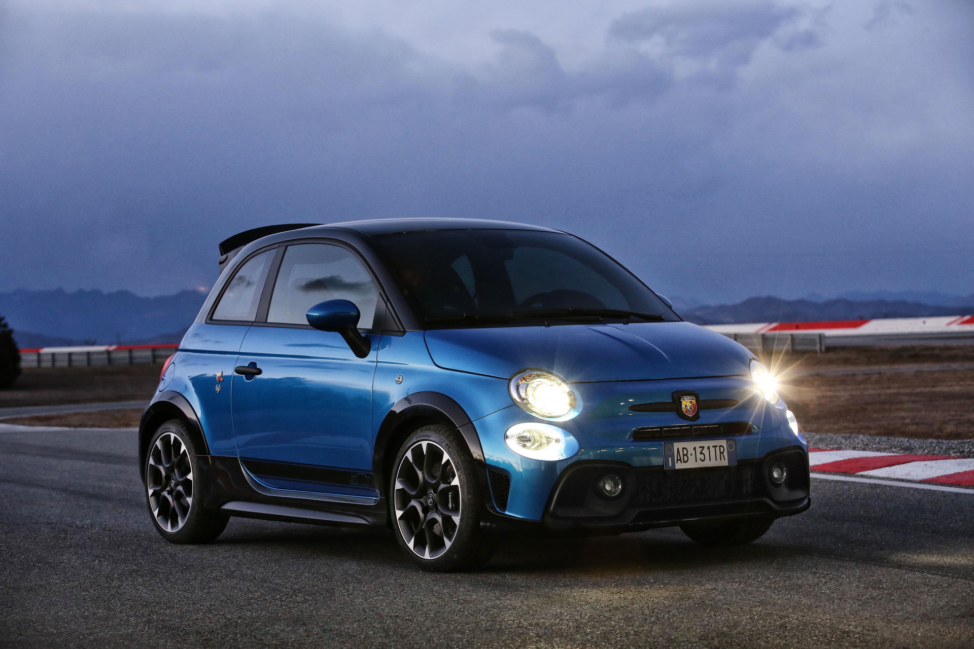 2022 Abarth 695 Tributo 131 Rally Front Three-Quarter Wallpapers #18 of 34
