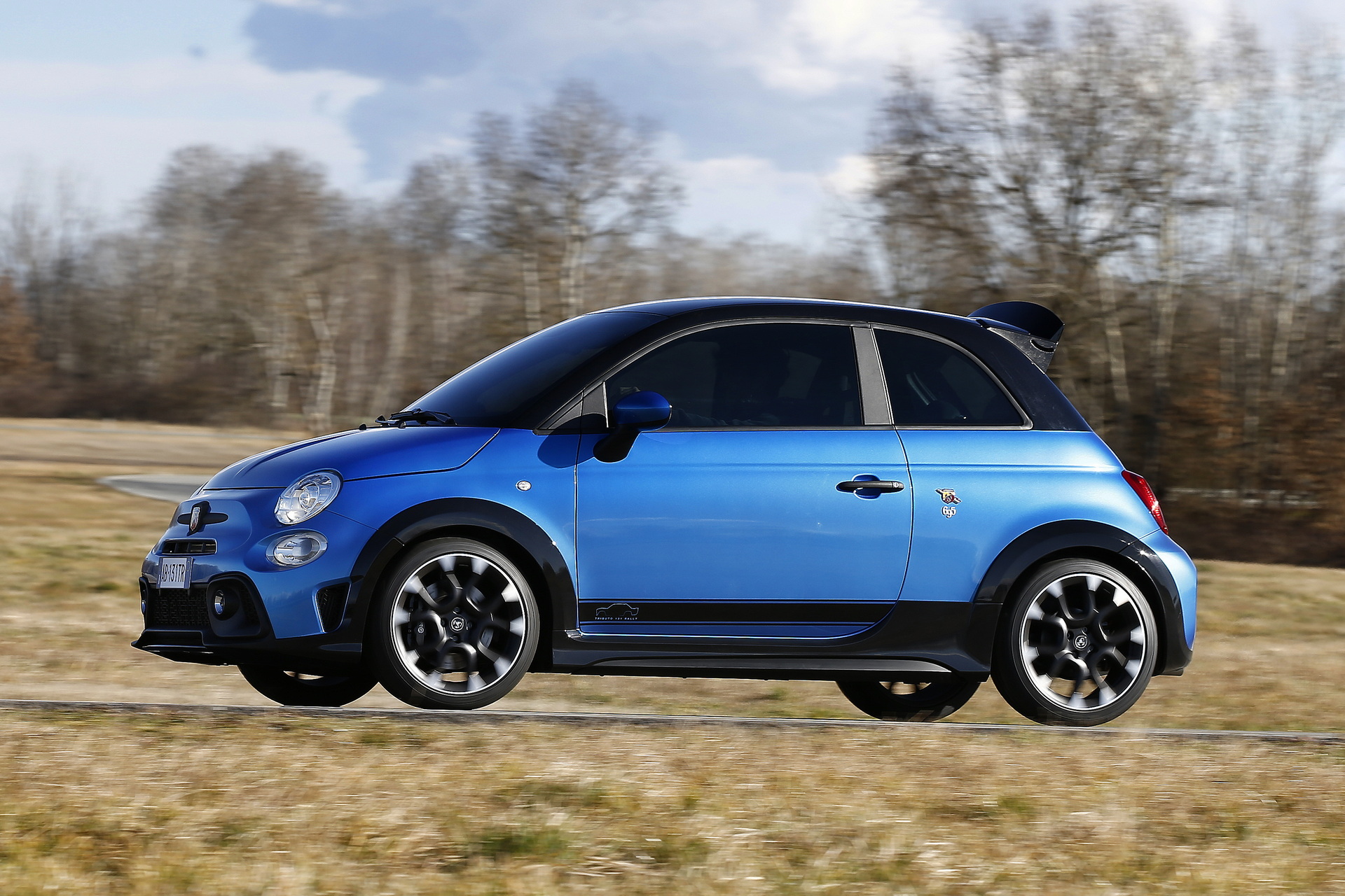 2022 Abarth 695 Tributo 131 Rally Side Wallpapers (8)