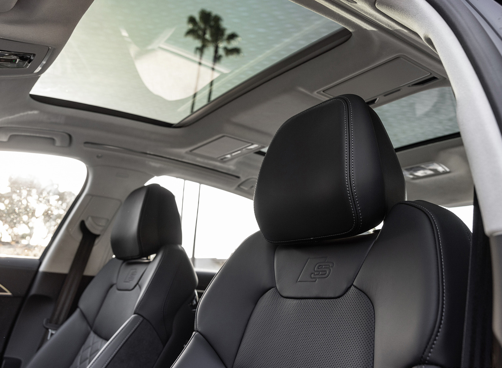 2022 Audi S8 (Color: Vesuvius Gray; US-Spec) Interior Front Seats Wallpapers #77 of 78