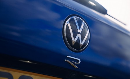 2022 Volkswagen Golf R Estate (UK-Spec) Badge Wallpapers 450x275 (29)