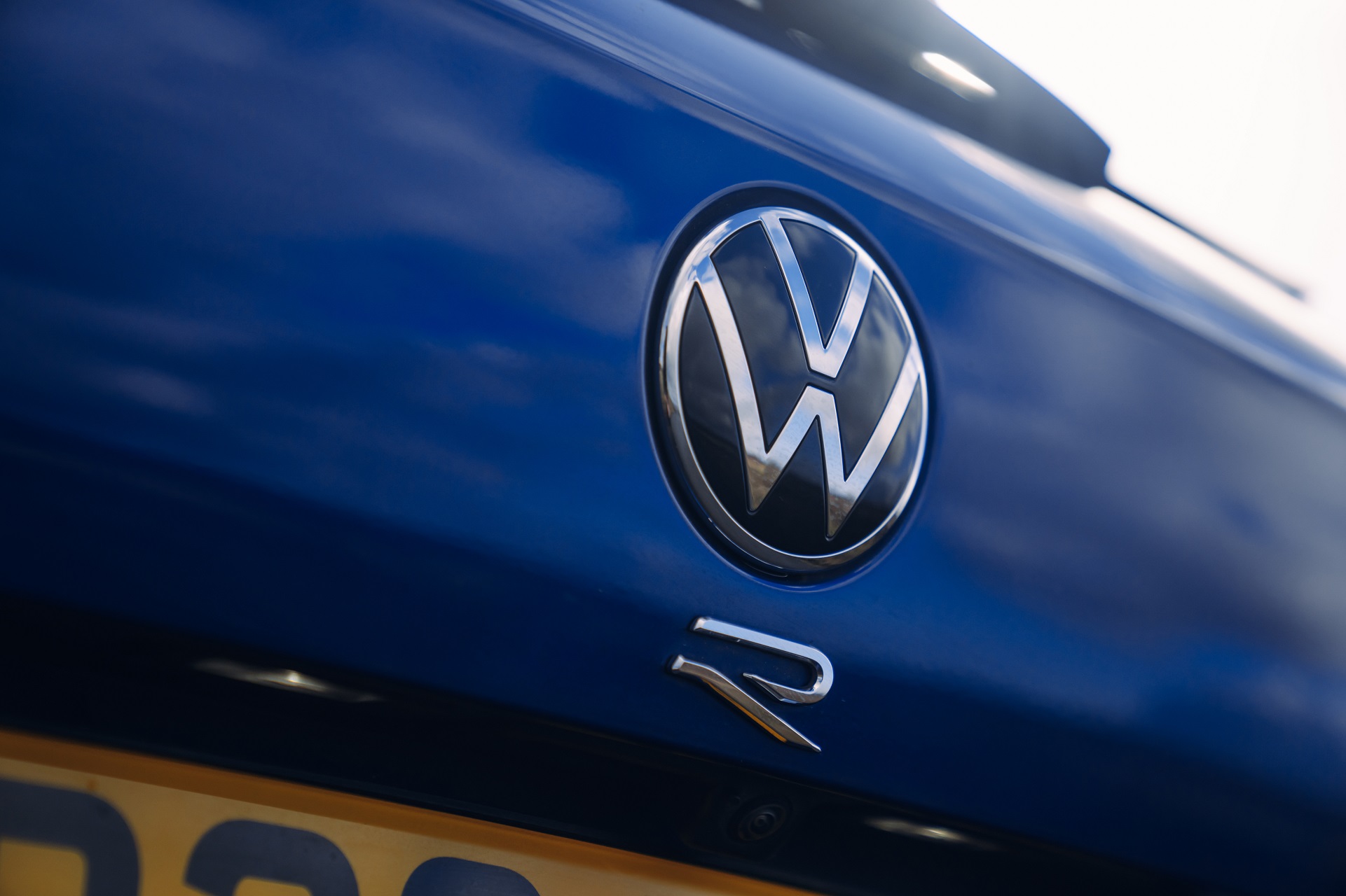 2022 Volkswagen Golf R Estate (UK-Spec) Badge Wallpapers #29 of 38