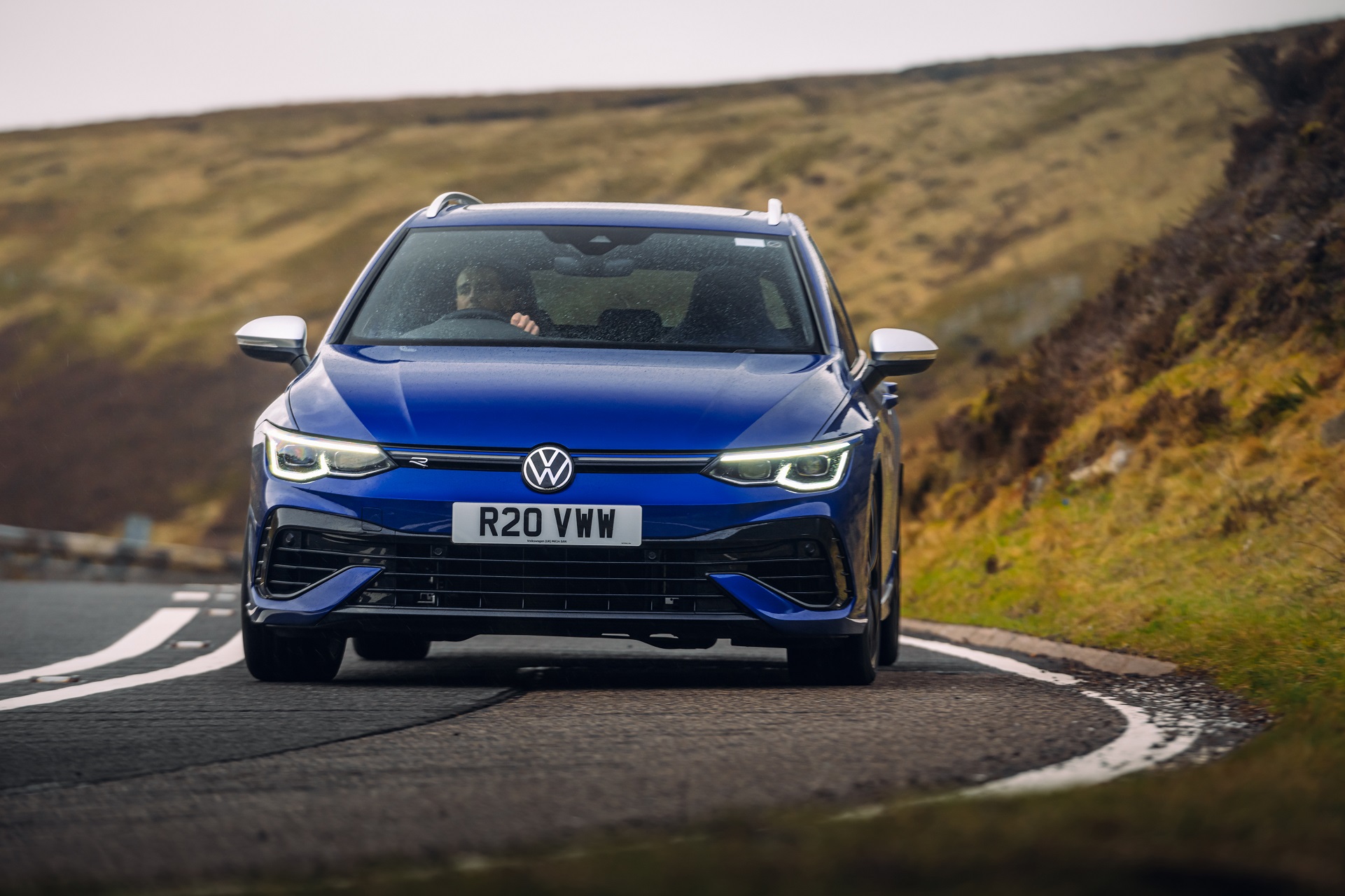 2022 Volkswagen Golf R Estate (UK-Spec) Front Wallpapers  (2)