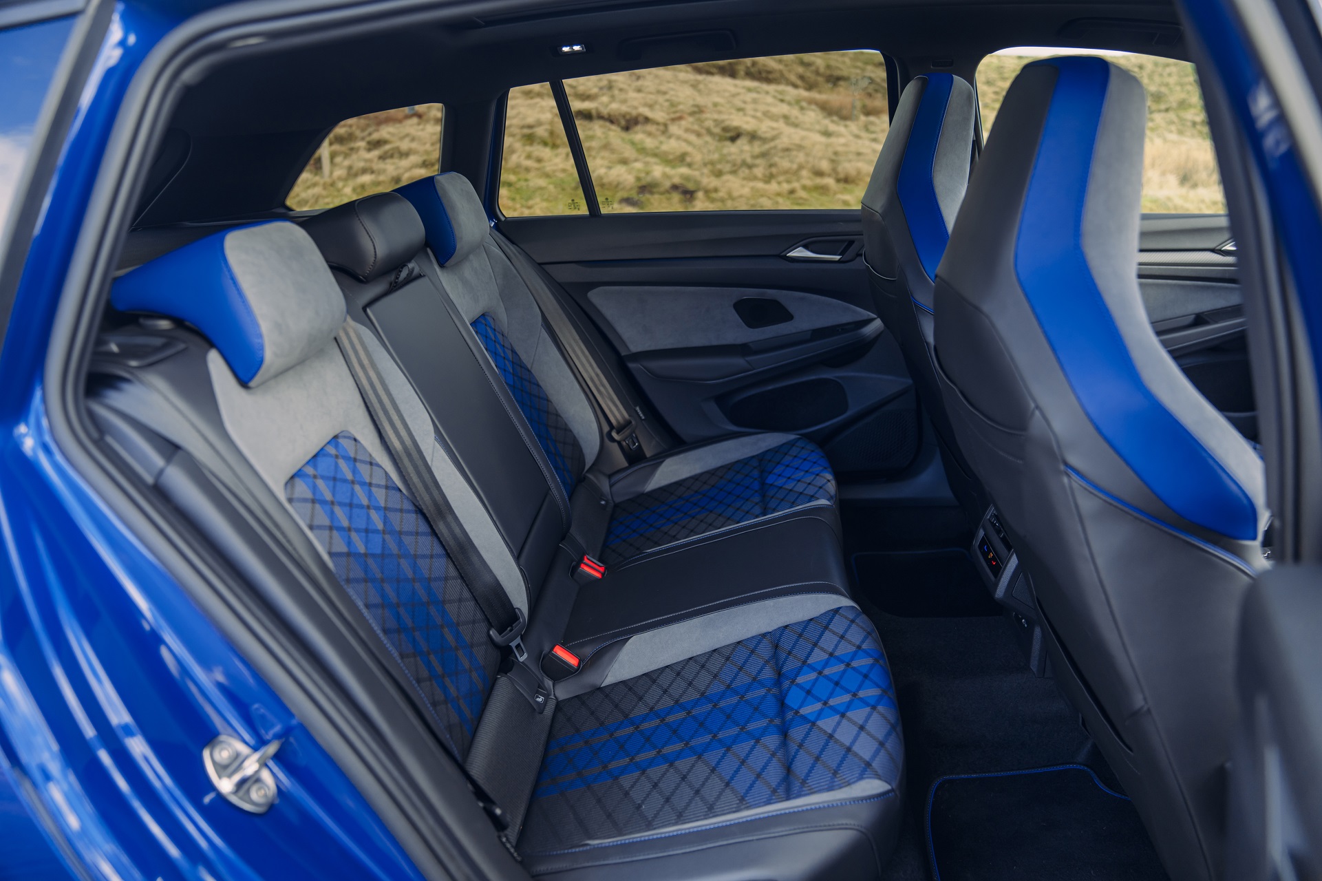 2022 Volkswagen Golf R Estate (UK-Spec) Interior Rear Seats Wallpapers #37 of 38